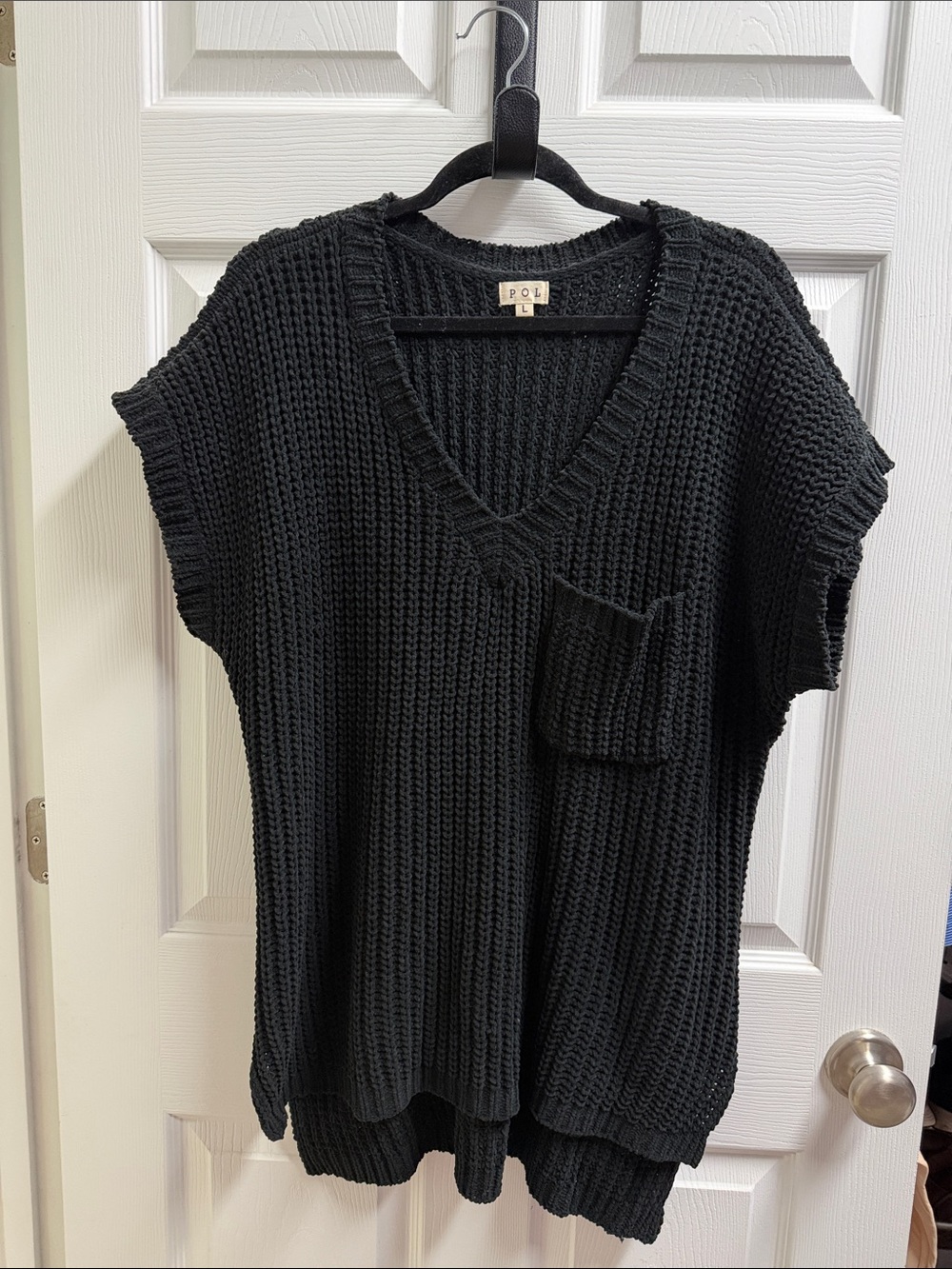 POL Black short sleeve V-Neck Chunky Knit Sweater with Front Pocket Tunic Length